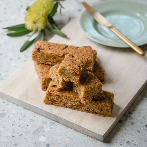 Apricot, Vanilla & Oat Slice